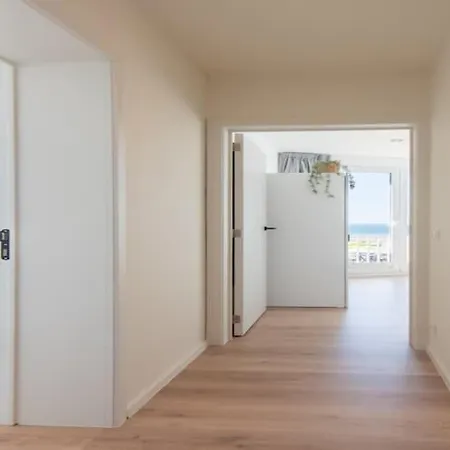 In With Stunning Sea Views 아파트 *